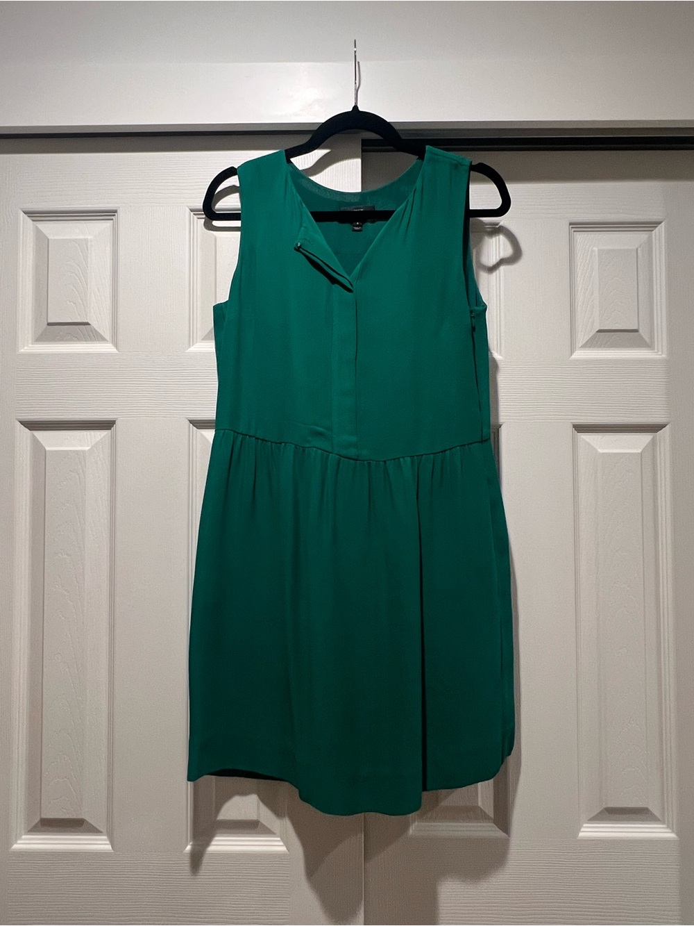 Sleeveless Green V-Neck Women's Dress